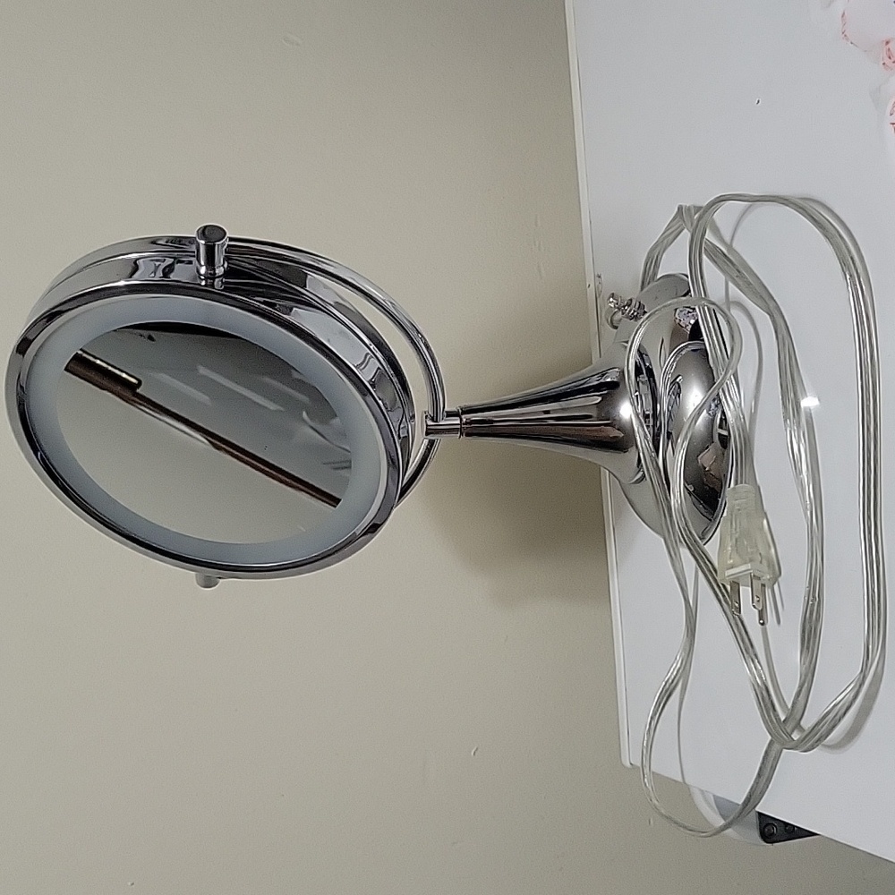 Double Sided Magnifying And Regular Mirror - image 3